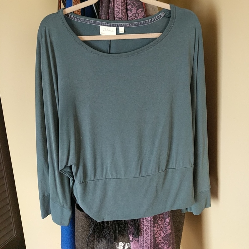 Deletta dolman bell sleeve crop top